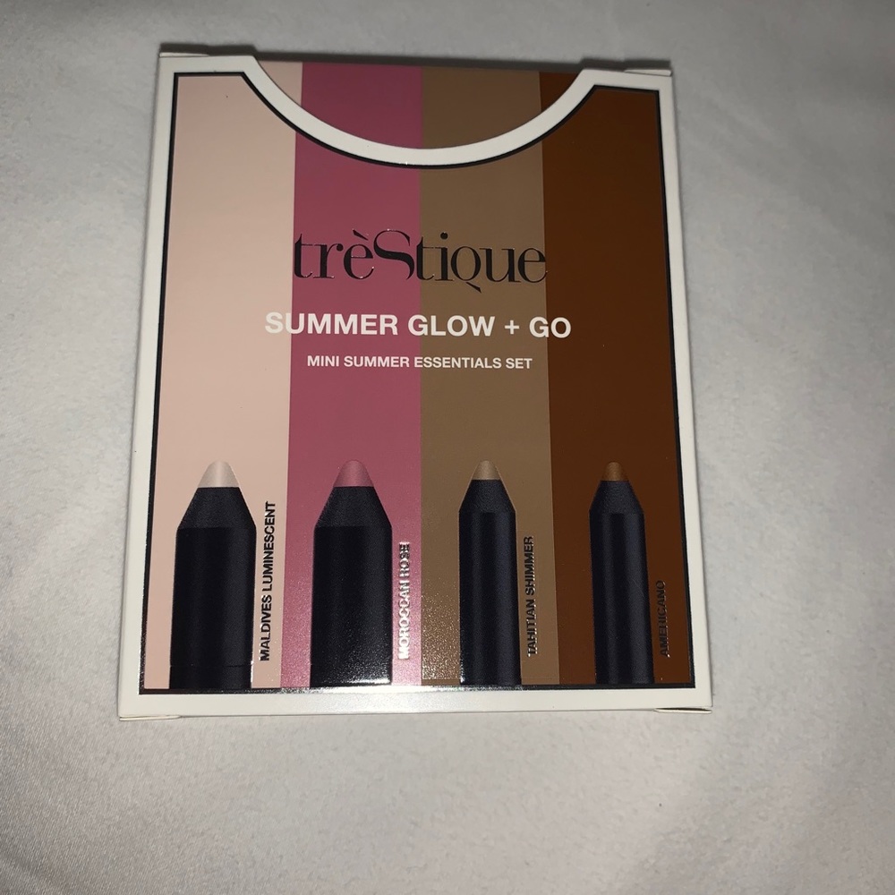 Brand new never been swatched makeup set